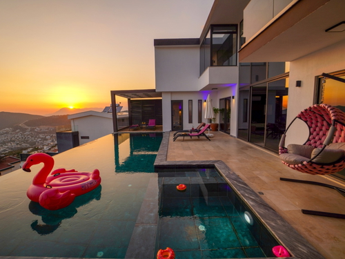  gece  -  Kasım
  | Kalkan Kördere’de Sonsuz Deniz Manzaralı, Isıtmalı Havuzlu Lüks Villa